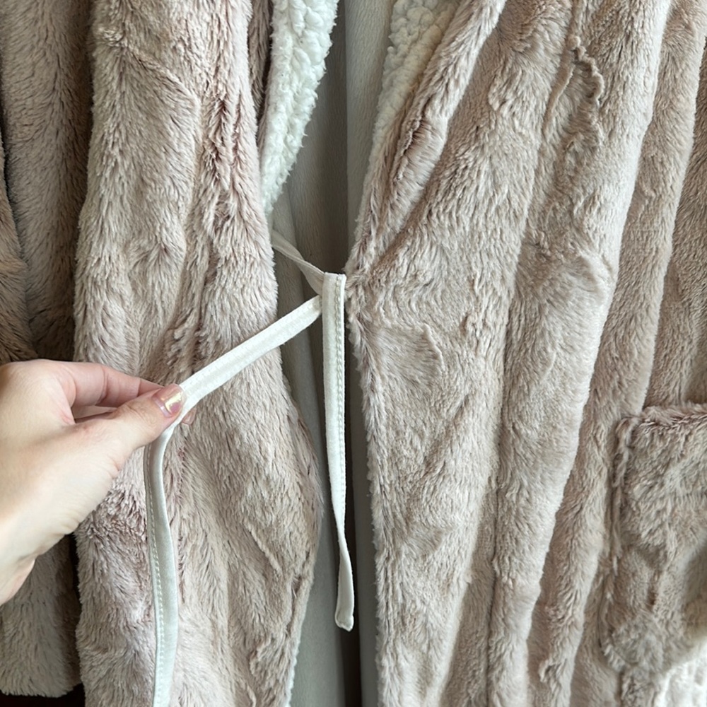 Stars Above Pink Robe - Picture 4 of 10